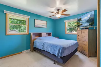 4921 S 123rd St, Greenfield, WI 53228 - Photo 14