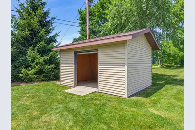 4921 S 123rd St, Greenfield, WI 53228 - Photo 30