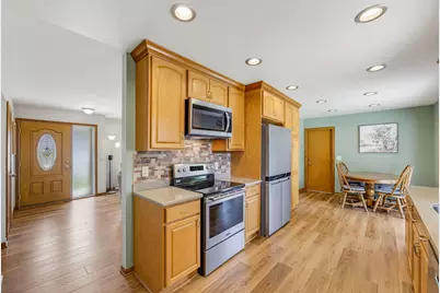 4921 S 123rd St, Greenfield, WI 53228 - Photo 8