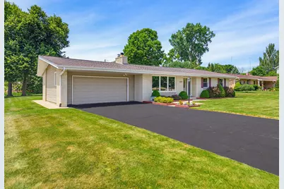 4921 S 123rd St, Greenfield, WI 53228 - Photo 2