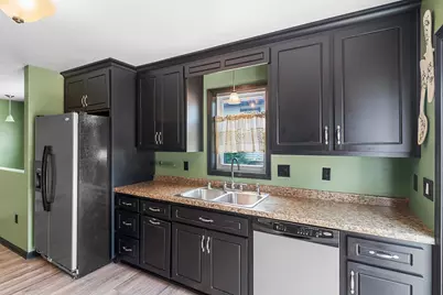 825  Summit St, Manitowoc, WI 54220 - Photo 20