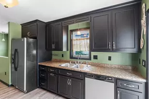 825 Summit St, Manitowoc, WI 54220 - Photo 20