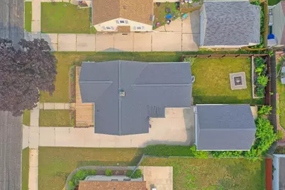 825  Summit St, Manitowoc, WI 54220 - Photo 34