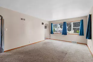 825 Summit St, Manitowoc, WI 54220 - Photo 22