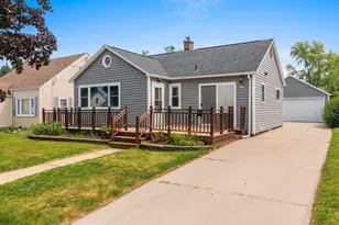 825 Summit St, Manitowoc, WI 54220 - Photo 4