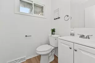 2733 Arrowhead St, Racine, WI 53402 - Photo 18