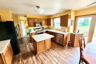 N164W20980 Glen Brooke Dr, Jackson, WI 53037 - Photo 4