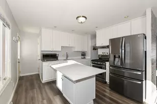 3301 W Parnell Ave, Milwaukee, WI 53221 - Photo 8