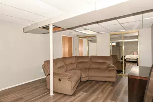 3301 W Parnell Ave, Milwaukee, WI 53221 - Photo 22