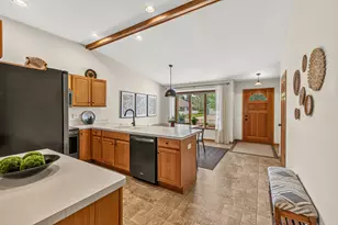 626 W Prospect St, Hartford, WI 53027 - Photo 2