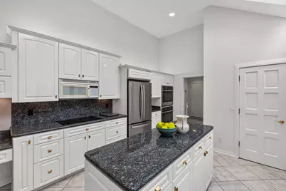 2810 W Golf Cir, Mequon, WI 53092 - Photo 10