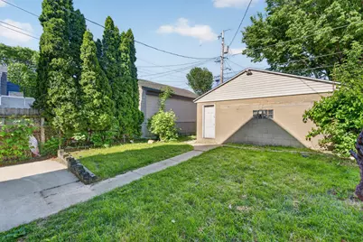 2553 S 12th St, Milwaukee, WI 53215 - Photo 18