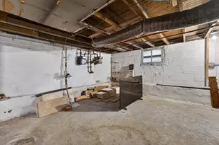 2553 S 12th St, Milwaukee, WI 53215 - Photo 14