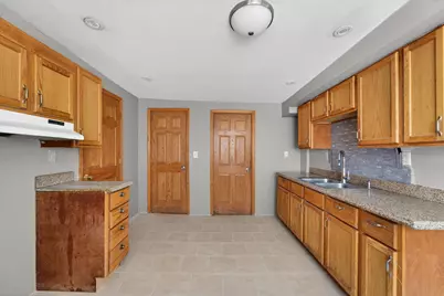 2553 S 12th St, Milwaukee, WI 53215 - Photo 6