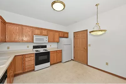 6235 S Creekside Dr #21, Cudahy, WI 53110 - Photo 10