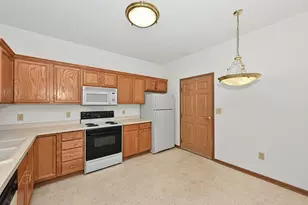 6235 S Creekside Dr, Cudahy, WI 53110 - Photo 10