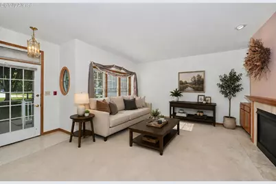 6235 S Creekside Dr #21, Cudahy, WI 53110 - Photo 2