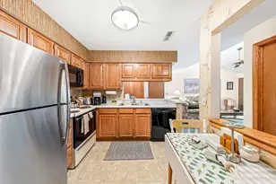 374 Park Hill Dr, Pewaukee, WI 53072 - Photo 6