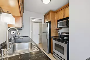 1707 N Prospect Ave, Milwaukee, WI 53202 - Photo 10