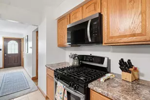 N52W15412 El Rio Dr, Menomonee Falls, WI 53051 - Photo 12