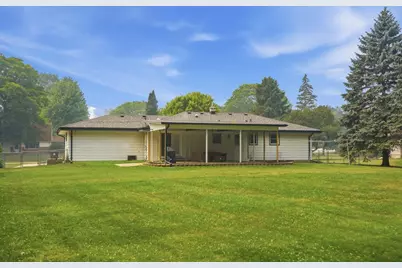 N52W15412  El Rio Dr, Menomonee Falls, WI 53051 - Photo 2