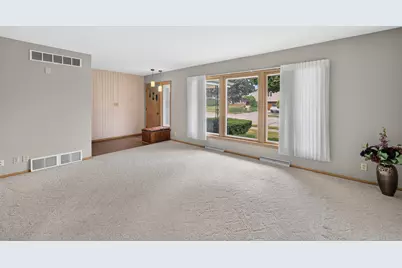 1217  Fariway Dr, Racine, WI 53405 - Photo 4