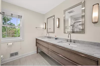 11912 N Lantern Ln, Mequon, WI 53092 - Photo 18