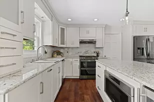 11912 N Lantern Ln, Mequon, WI 53092 - Photo 14