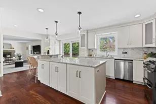 11912 N Lantern Ln, Mequon, WI 53092 - Photo 10