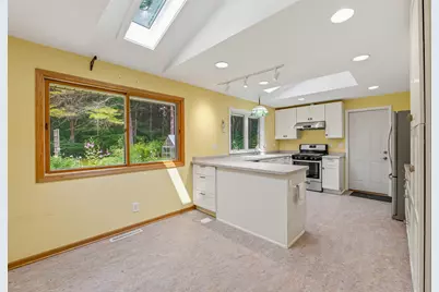 N1822  Nuestro Dr, Sheboygan, WI 53070 - Photo 4