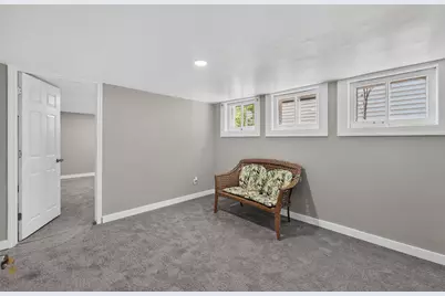 2239 S 59th St, West Allis, WI 53219 - Photo 10