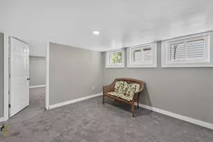 2239 S 59th St, West Allis, WI 53219 - Photo 10