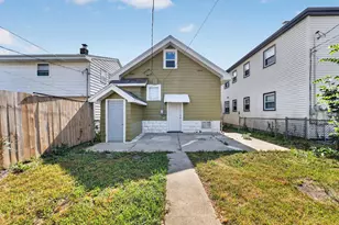 2239 S 59th St, West Allis, WI 53219 - Photo 14