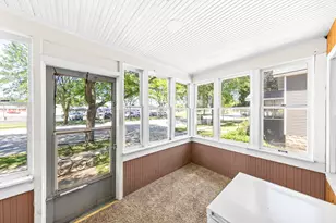 34 W Scott St, Fond du Lac, WI 53935 - Photo 4