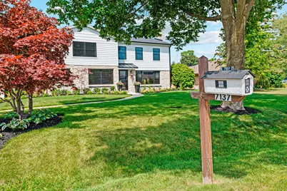 7137 N Santa Monica Blvd, Fox Point, WI 53217 - Photo 2