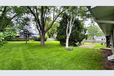 521  Alta Loma Dr, Thiensville, WI 53092 - Photo 10