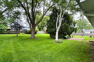 521 Alta Loma Dr, Thiensville, WI 53092 - Photo 10