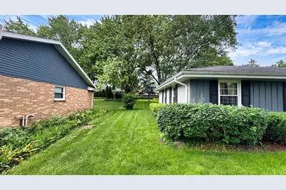 521  Alta Loma Dr, Thiensville, WI 53092 - Photo 8