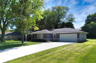 521 Alta Loma Dr, Thiensville, WI 53092 - Photo 4