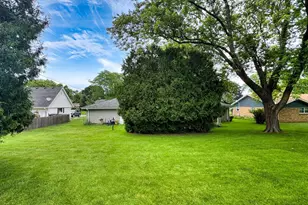 521 Alta Loma Dr, Thiensville, WI 53092 - Photo 12