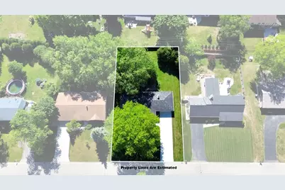 521  Alta Loma Dr, Thiensville, WI 53092 - Photo 2