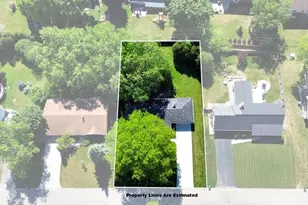 521 Alta Loma Dr, Thiensville, WI 53092 - Photo 2