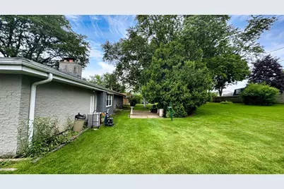 521  Alta Loma Dr, Thiensville, WI 53092 - Photo 14