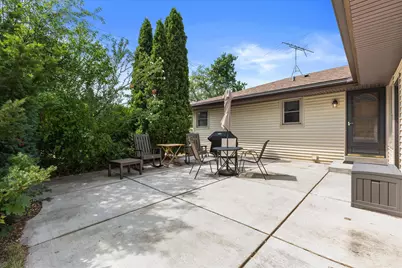6265 S 38th St, Greenfield, WI 53221 - Photo 30
