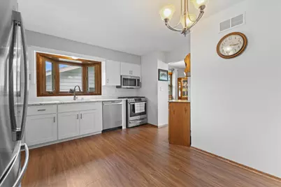 6265 S 38th St, Greenfield, WI 53221 - Photo 6