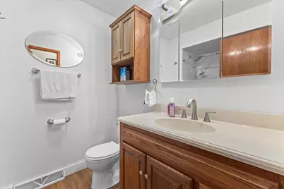 6265 S 38th St, Greenfield, WI 53221 - Photo 14