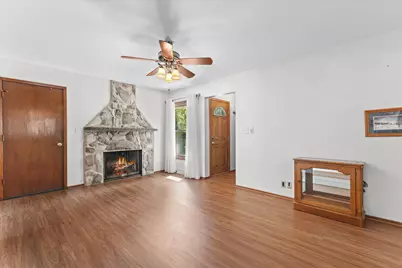 6265 S 38th St, Greenfield, WI 53221 - Photo 12