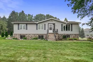 N5W27357 Northview Rd, Pewaukee, WI 53188 - Photo 4