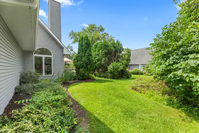 1722  Journeys Dr, Delafield, WI 53029 - Photo 38