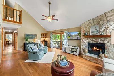 1722  Journeys Dr, Delafield, WI 53029 - Photo 10